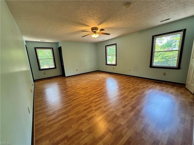 3 Katies CIR, Newport News, VA 23606