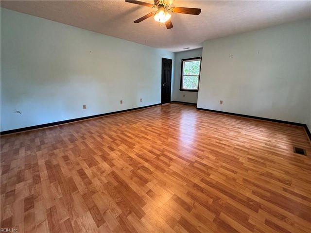 3 Katies CIR, Newport News, VA 23606
