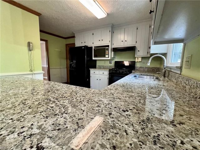 3 Katies CIR, Newport News, VA 23606