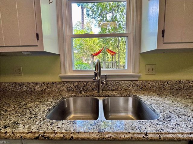 3 Katies CIR, Newport News, VA 23606
