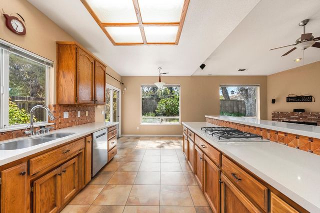 858 Supreme Ct, Auburn, CA 95603