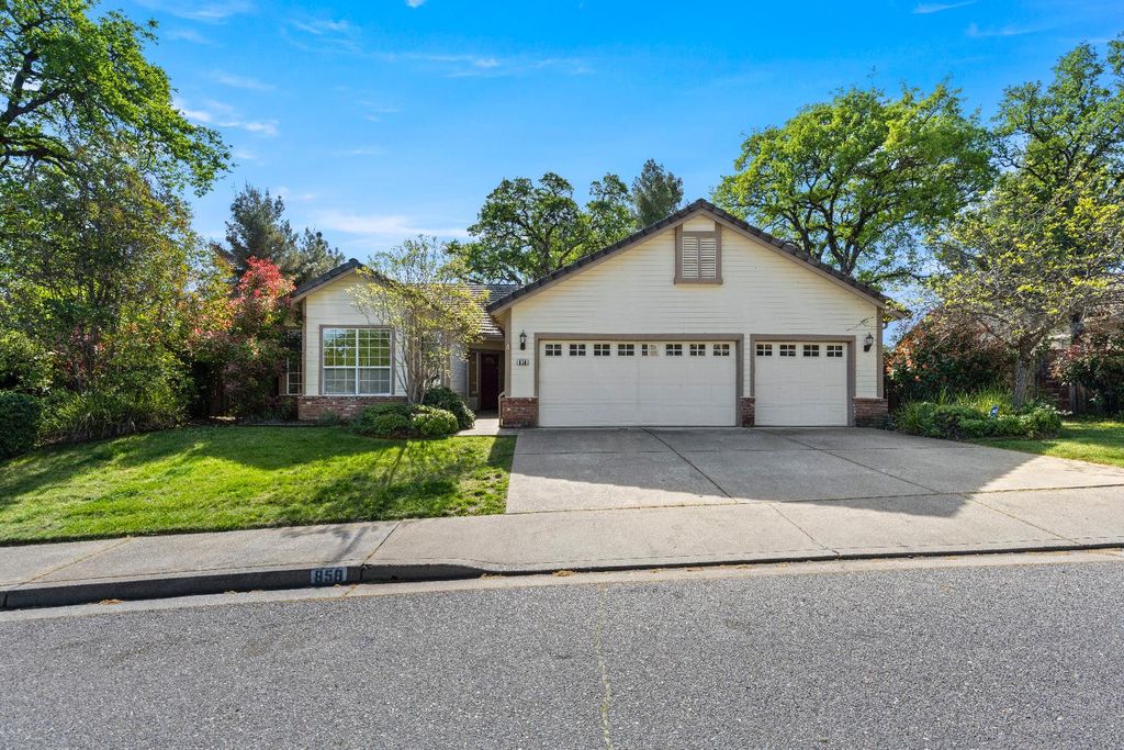 858 Supreme Ct, Auburn, CA 95603