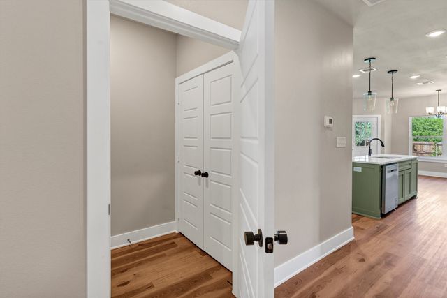 809 Branding Iron Trail, Granbury, TX 76049