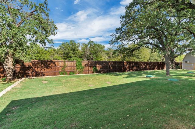 809 Branding Iron Trail, Granbury, TX 76049