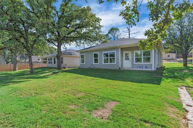 809 Branding Iron Trail, Granbury, TX 76049