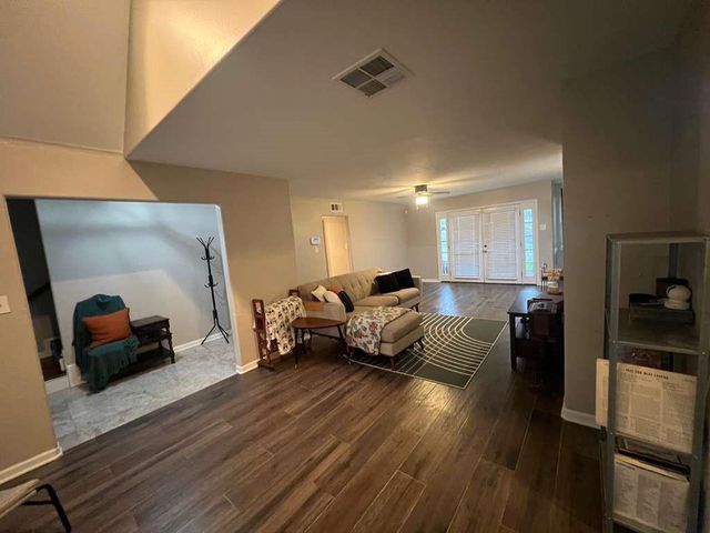 6015 Mcknight Street, Houston, TX 77035