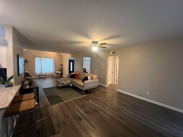 6015 Mcknight Street, Houston, TX 77035