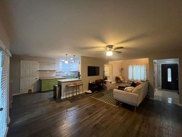 6015 Mcknight Street, Houston, TX 77035