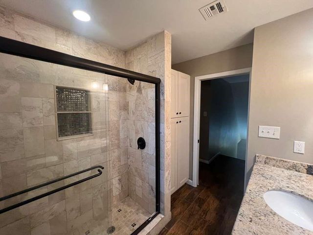 6015 Mcknight Street, Houston, TX 77035