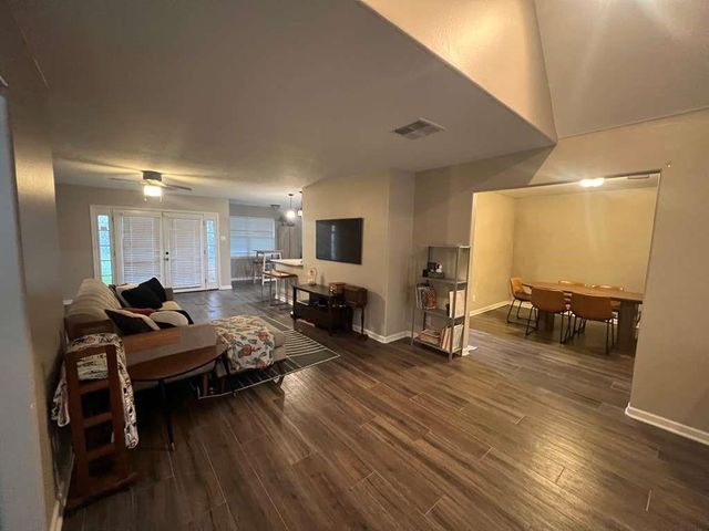 6015 Mcknight Street, Houston, TX 77035