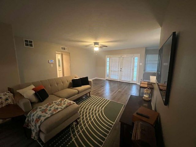 6015 Mcknight Street, Houston, TX 77035