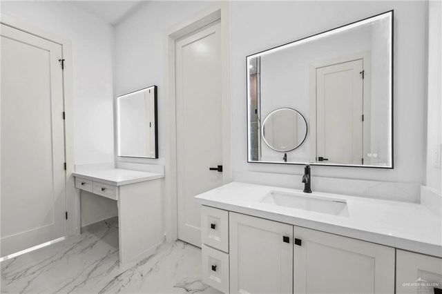 808 La Laguna Road, Mission, TX 78572