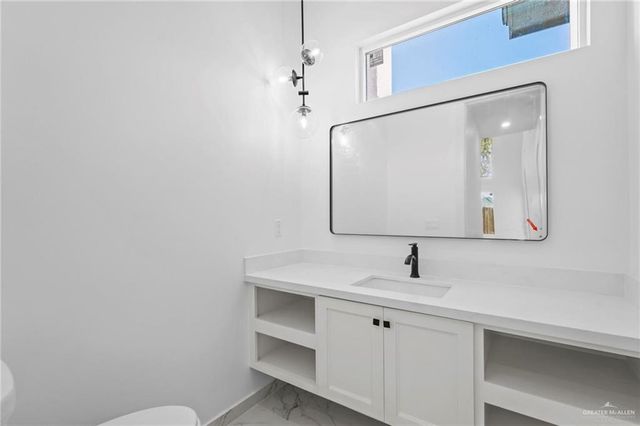 808 La Laguna Road, Mission, TX 78572