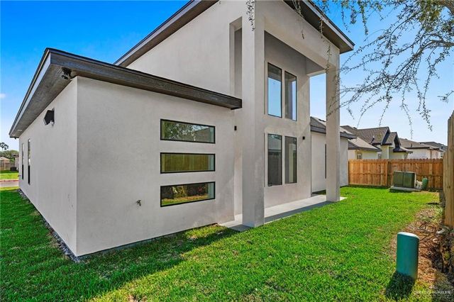 808 La Laguna Road, Mission, TX 78572