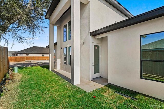 808 La Laguna Road, Mission, TX 78572