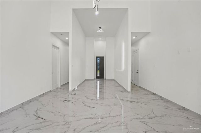 808 La Laguna Road, Mission, TX 78572