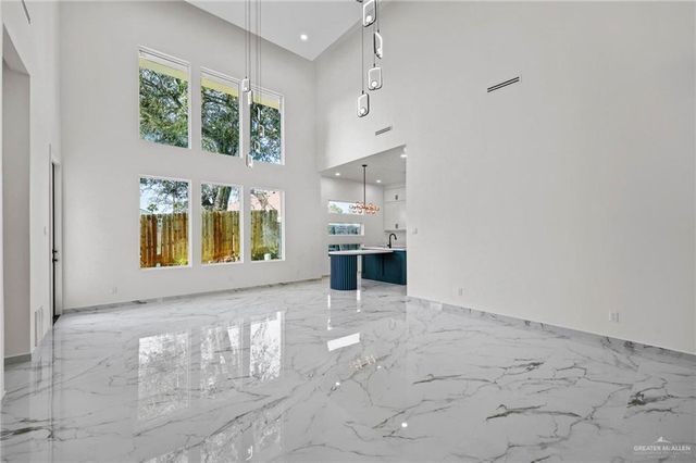 808 La Laguna Road, Mission, TX 78572