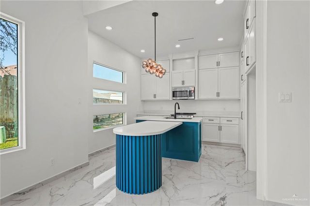 808 La Laguna Road, Mission, TX 78572