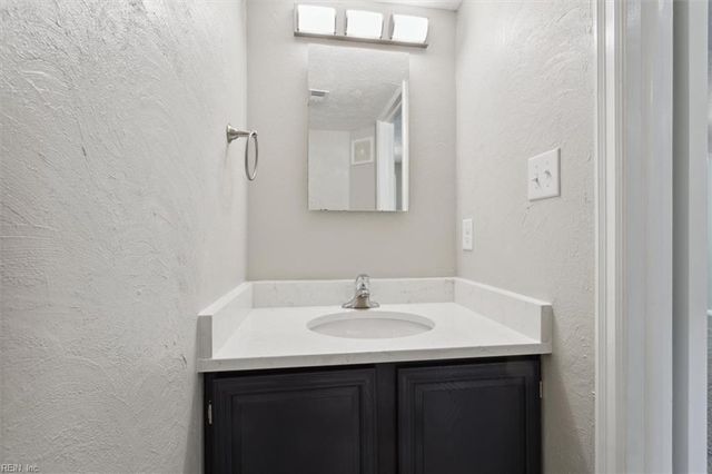 75 Lucinda CT, Hampton, VA 23666