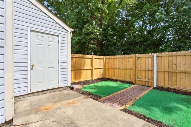 75 Lucinda CT, Hampton, VA 23666
