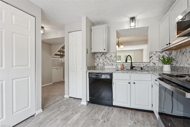 75 Lucinda CT, Hampton, VA 23666