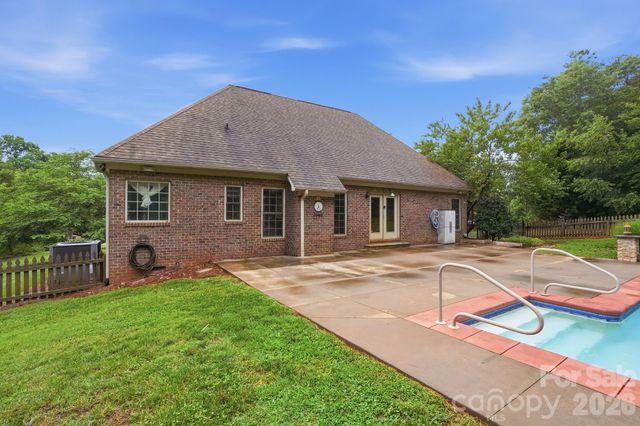 1099 Curve View Road, Lincolnton, NC 28092