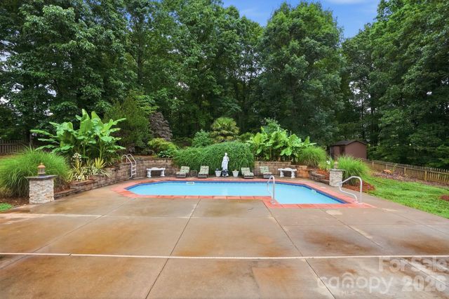 1099 Curve View Road, Lincolnton, NC 28092