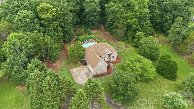 1099 Curve View Road, Lincolnton, NC 28092