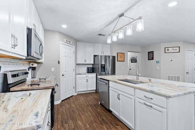 12390 CHERRY BLUFF Drive, Jacksonville, FL 32218