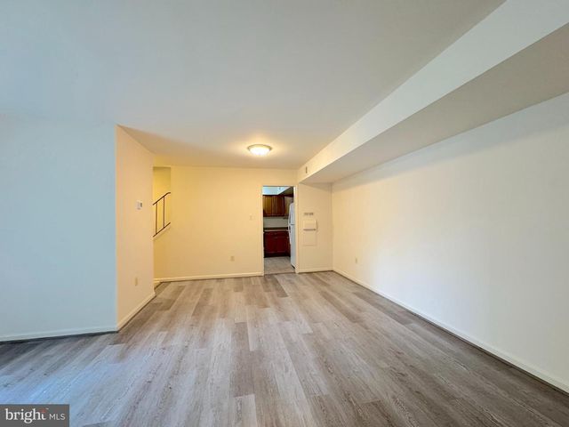 4657 LOGSDON DR, Annandale, VA 22003