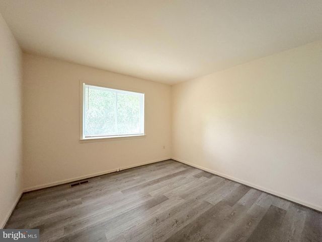 4657 LOGSDON DR, Annandale, VA 22003