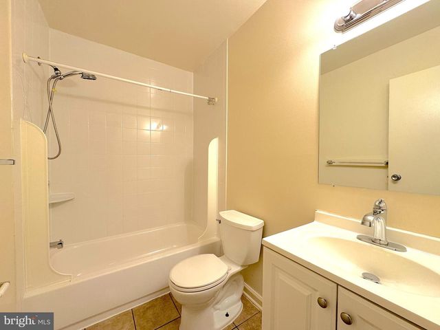 4657 LOGSDON DR, Annandale, VA 22003