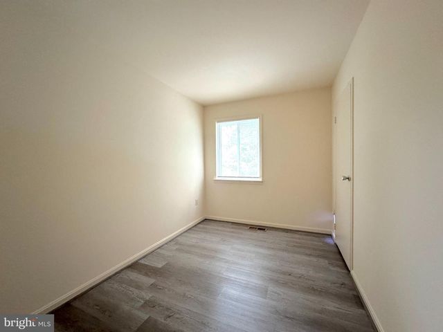4657 LOGSDON DR, Annandale, VA 22003