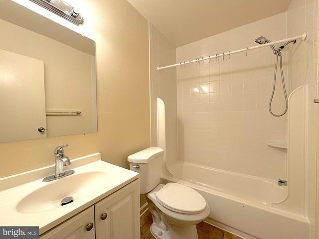 4657 LOGSDON DR, Annandale, VA 22003