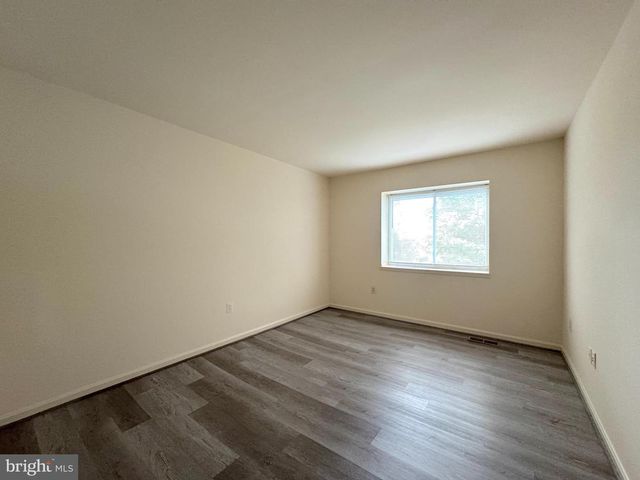 4657 LOGSDON DR, Annandale, VA 22003