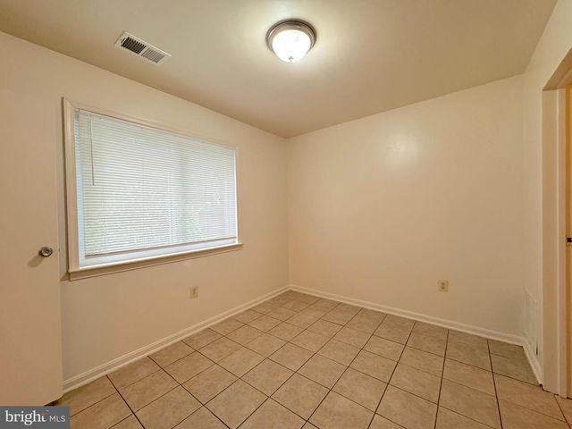 4657 LOGSDON DR, Annandale, VA 22003