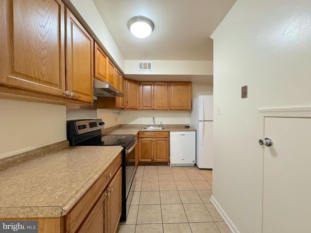 4657 LOGSDON DR, Annandale, VA 22003
