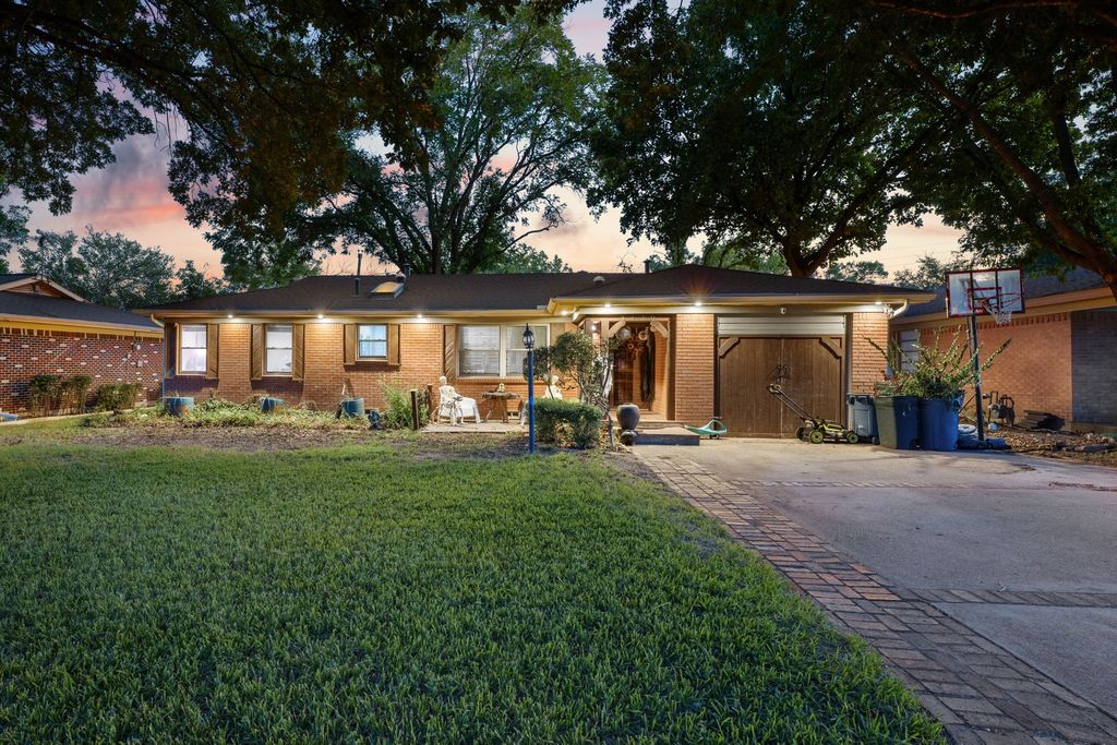 5420 Mallory Drive, Haltom City, TX 76117 — exterior