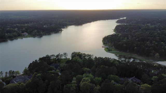 19103 Country Lake Dr, Magnolia, TX 77355