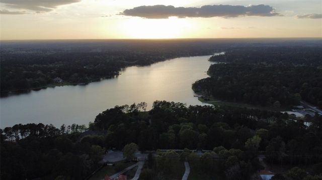 19103 Country Lake Dr, Magnolia, TX 77355