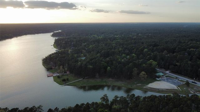 19103 Country Lake Dr, Magnolia, TX 77355