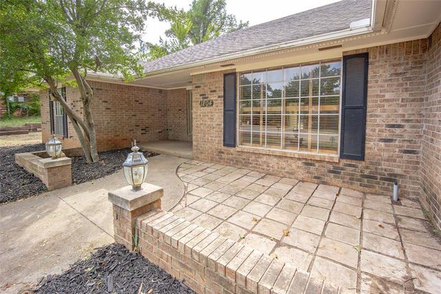1204 Brookhaven Drive, Edmond, OK 73034