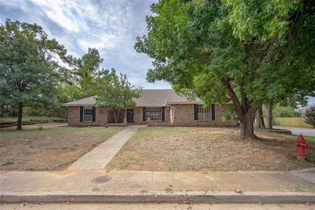 1204 Brookhaven Drive, Edmond, OK 73034