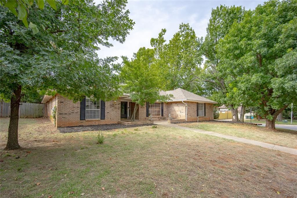 1204 Brookhaven Drive, Edmond, OK 73034