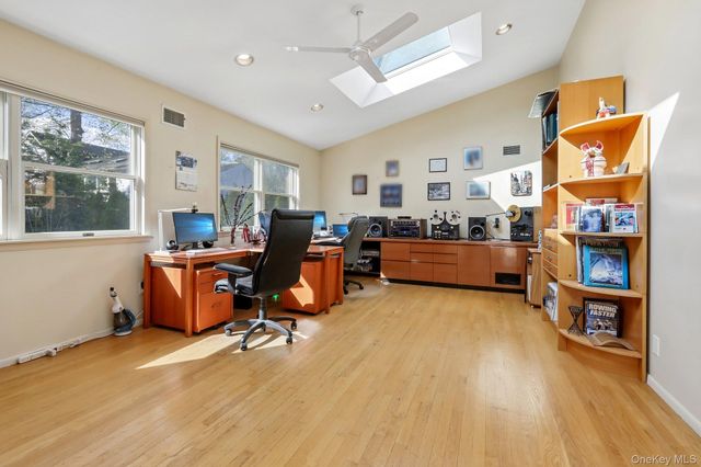 130 Wood Hollow Lane, New Rochelle, NY 10804