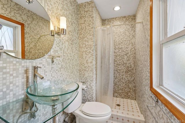 130 Wood Hollow Lane, New Rochelle, NY 10804
