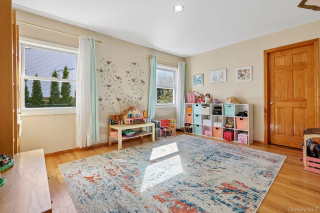 130 Wood Hollow Lane, New Rochelle, NY 10804