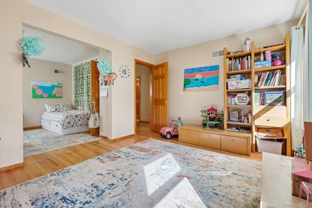 130 Wood Hollow Lane, New Rochelle, NY 10804