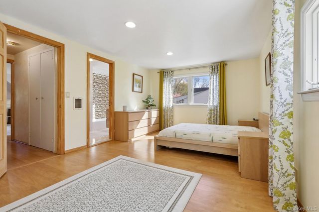 130 Wood Hollow Lane, New Rochelle, NY 10804