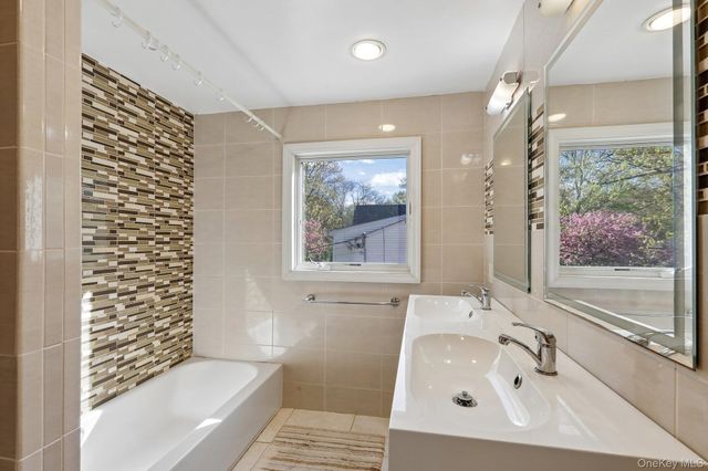 130 Wood Hollow Lane, New Rochelle, NY 10804